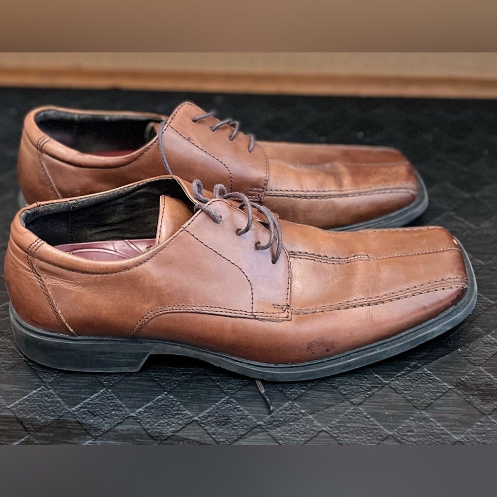 Kenneth Cole Reaction 10.5 brown lace ups square toe